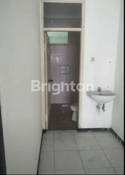 image RUKO JL. BINTORO DEPAN EX SINAR SUPER MARKET , PUSAT KOTA SURABAYA , DIKELILINGI HOTEL BERBINTANG (2)