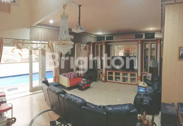 image VENDOR BU RUMAH MEWAH CLASSIC GAYUNGSARI WITH POOL (3)