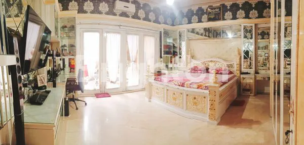 image VENDOR BU RUMAH MEWAH CLASSIC GAYUNGSARI WITH POOL (6)