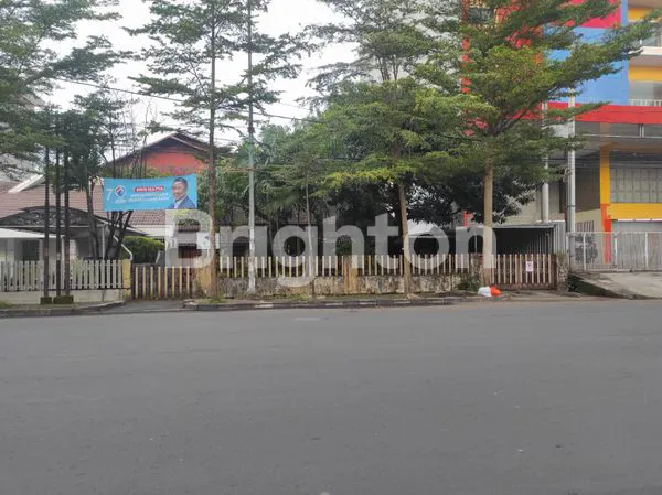 RUMAH BESAR DAN LEBAR PUSAT KOTA MAKASSAR
