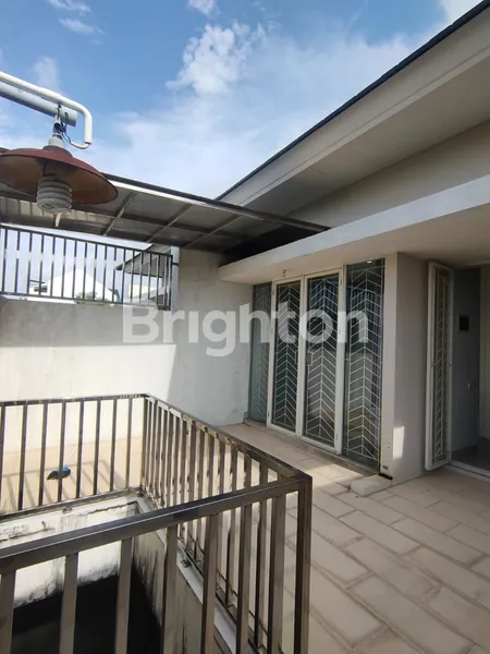 image RUMAH THE MANSION SIAP HUNI MURAH SUABAYA BARAT (5)