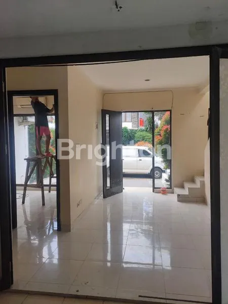 image RUMAH CANTIK 2 LANTAI DI VIOLA RESIDENCE GRAHA RAYA (4)