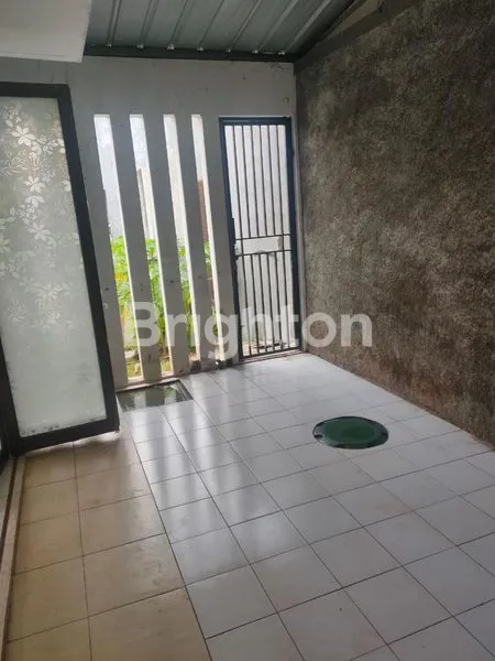 image RUMAH CANTIK 2 LANTAI DI VIOLA RESIDENCE GRAHA RAYA (5)