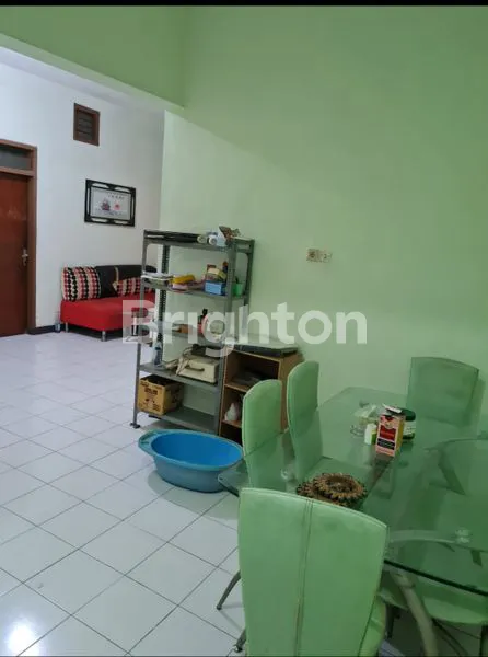 image RUMAH SIAP HUNI DAERAH WIYUNG DENGAN ROW JALAN BESAR (1)