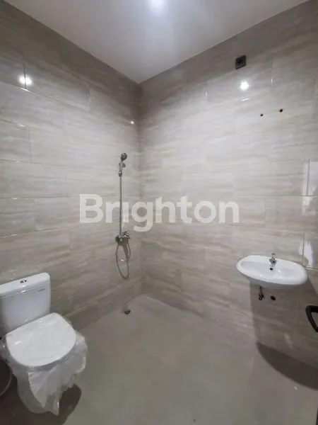 image RUMAH NEW GRESS MINIMALIS MODERN NOL JALAN MERR DI PONDOK CANDRA SEBELAH CLUB HOUSE, DEKAT PINTU TOL, PURIMAS, RUNGKUT ASRI, NIRWANA, PANDUGO, MEDOKAN, WIGUNA, BARUK, NGINDEN (2)