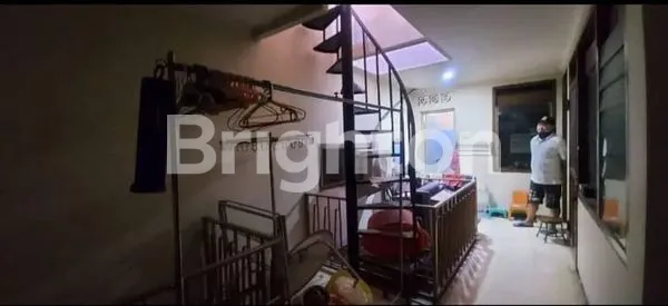 image RUMAH LAMA KALIBARU SEDAP MALAM DIBAWAH NILAI APRAISAL SENEN JAKARTA PUSAT - 2 1/2 LANTAI (5)