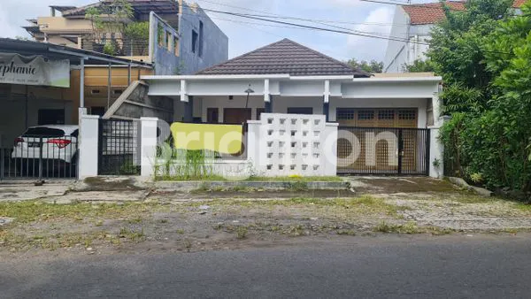 image RUMAH MODERN SEDERHANA DEKAT FOCUS INDEPENDENT SCHOOL MANAHAN (1)
