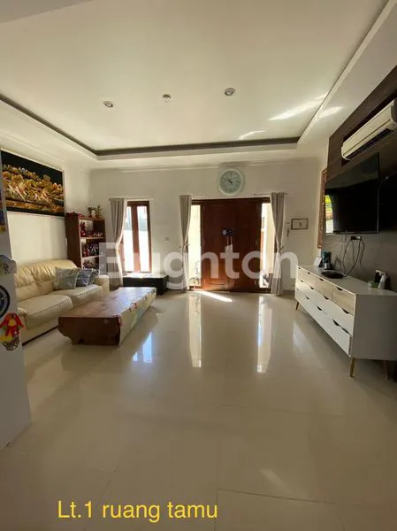 image RUMAH SEMI FURNISHED DI PERUMAHAN ELITE MUMBUL (1)