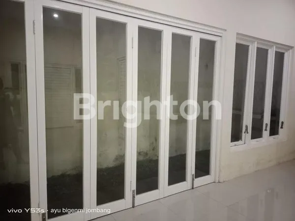 image RUMAH MEWAH 2 LANTAI MODERN DI JOMBANG KOTA (8)