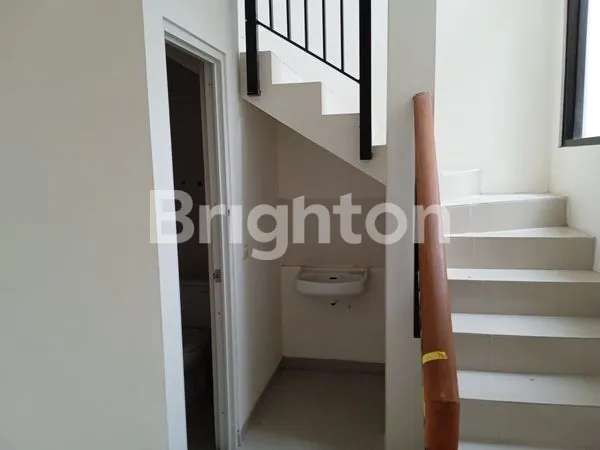 image RUMAH MODERN MINIMALIS DI PURI INDAH REGENCY (1)