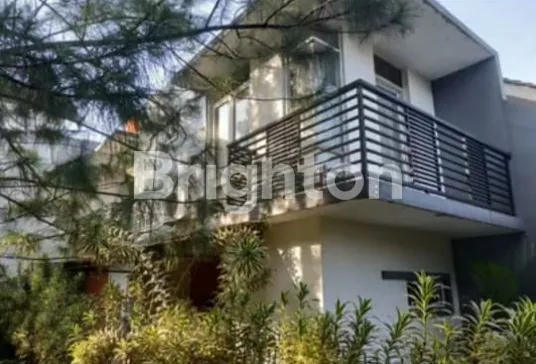 image HUNIAN CANTIK DI HOEK CLUSTER YANG NYAMAN 2 LANTAI (2)