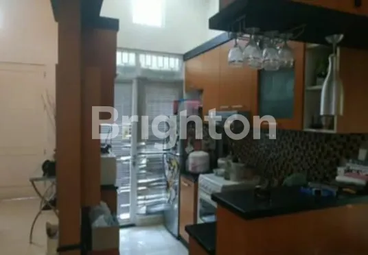 image HUNIAN CANTIK DI HOEK CLUSTER YANG NYAMAN 2 LANTAI (5)