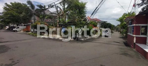 image HUNIAN TENGAH KOTA YANG NYAMAN HALAMAN LUAS DI HOEK, 1 LANTAI SIAP HUNI (1)