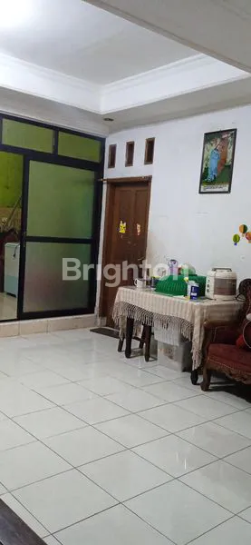 image RUMAH DEKAT SUMMARECON BEKASI 1 1/2 LANTAI (3)