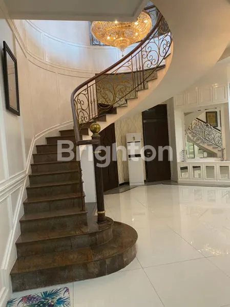 image RUMAH MEWAH DENGAN FASILITAS KOLAM RENANG DI BUKIT SARI (4)