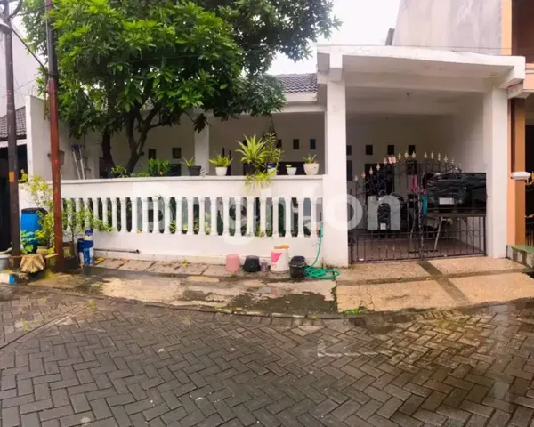 image SELANGKAH DARI MERR RUMAH LEBAR 9 METER SIAP HUNI ONE GATE (1)