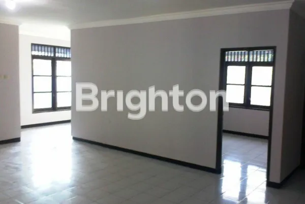 image RUMAH STRATEGIS DI JALAN KEMBAR TAMAN PINANG INDAH SIDOARJO (3)