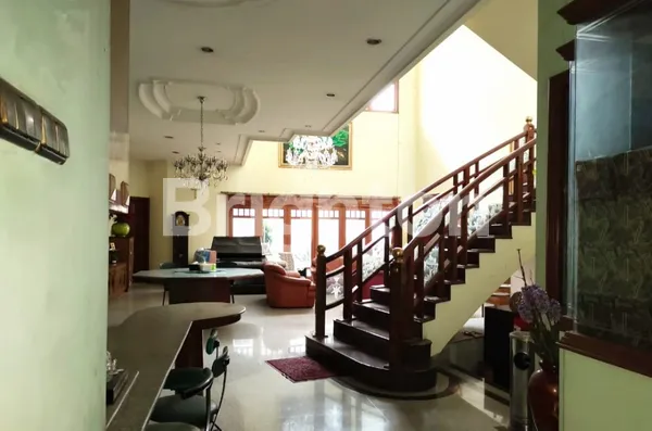 image RUMAH MEWAH 2¼ LANTAIFULL FURNISHED TAMAN ALFA INDAH, JOGLO (2)