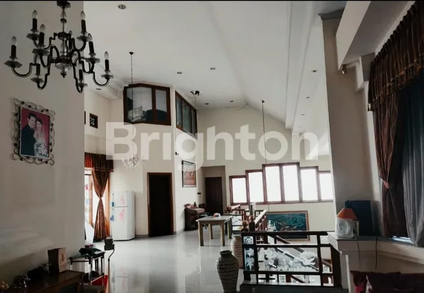 image RUMAH MEWAH 2¼ LANTAIFULL FURNISHED TAMAN ALFA INDAH, JOGLO (5)