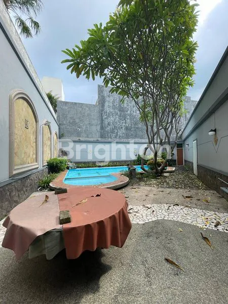 image MURAH DEKAT PINTU MASUK TOL RUMAH TERNYAMAN DI TAMAN HUNIAN SATELIT DEKAT CITRALAND SURABAYA, COCOK UTK EXPAT BULE, BAGUS SIAP HUNI READY SWIMMING POOL (7)