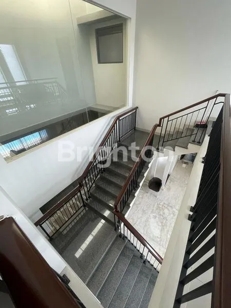 image TERMURAH RUMAH MINIMALIS BAGUS DAN ASRI CHOFA RESIDENCE DEKAT HR MUHAMMAD CIPUTRA WORLD SURABAYA, COCOK UTK EXPAT BULE, BAGUS SIAP HUNI READY SWIMMING POOL (7)