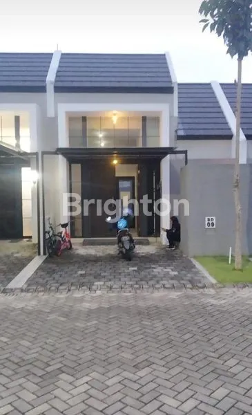 image RUMAH BARU DI GRAND SUNRISE GRESIK (1)