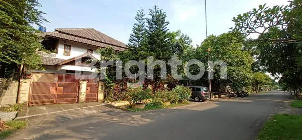 image RUMAH JATI MEWAH 2 LANTAI DI KAV DKI, LT 400 LB 580 (1)
