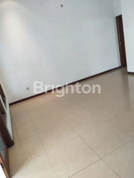 image RUMAH 2 LANTAI KENDANGSARI STRATEGIS HALAMAN LUAS (3)