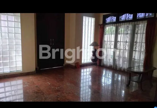 image RUMAH 2 LANTAI STRATEGIS DI RENON SIAP HUNI (2)