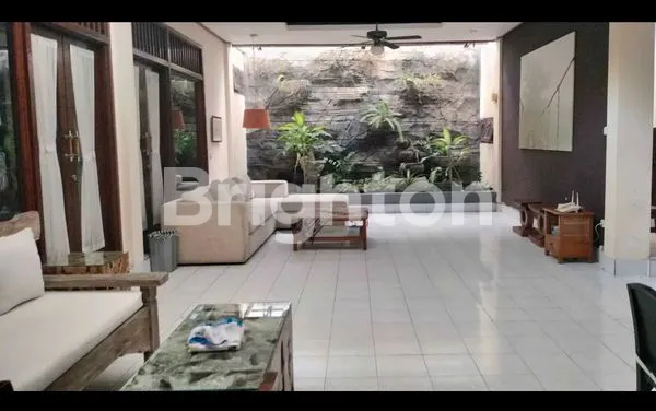image RUMAH 2 LANTAI STRATEGIS DI RENON SIAP HUNI (5)