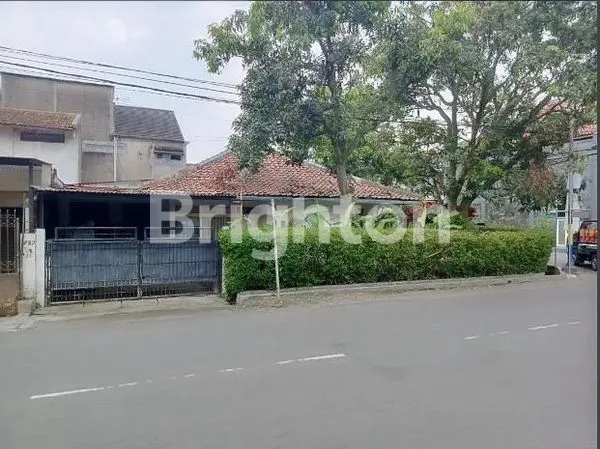 RUMAH HOOK HITUNG TANAH DI 2 JALUR UTAMA