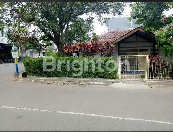 image RUMAH HOOK HITUNG TANAH DI 2 JALUR UTAMA (2)