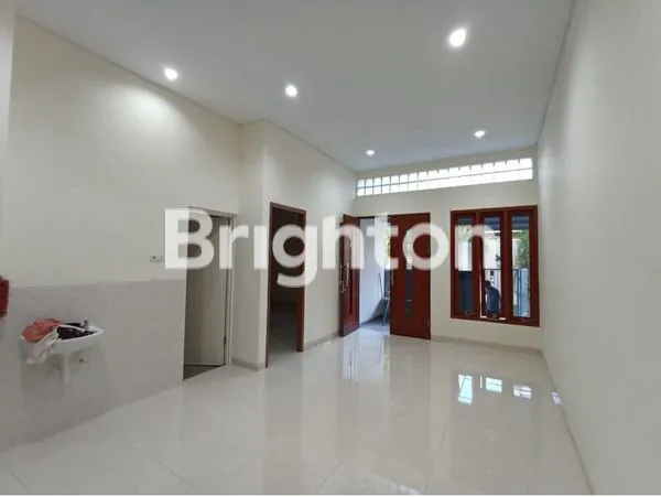 image RUMAH 1.5 LANTAI SIAP HUNI MANYAR TIRTOYOSO (1)