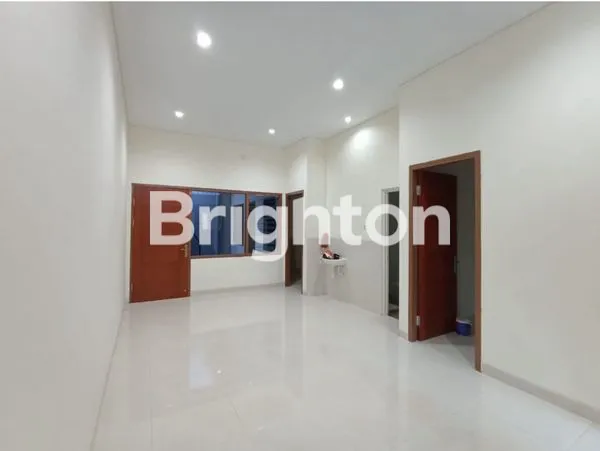 image RUMAH 1.5 LANTAI SIAP HUNI MANYAR TIRTOYOSO (2)