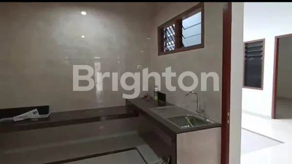 image RUMAH 1.5 LANTAI SIAP HUNI MANYAR TIRTOYOSO (5)