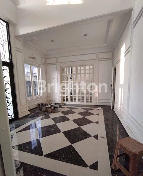 image GAYUNG SARI BARAT JAMBANGAN, PAGESANGAN SURABAYA SELATAN MODEL KLASIK EROPA AMERICA (3)