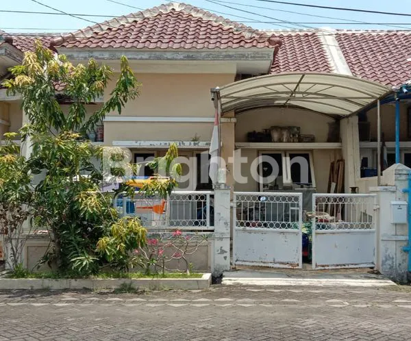 image RUMAH SIAP HUNI NIRWANA EKSEKUTIF WONOREJO PERMAI ROW JALAN 2 MOBIL (1)