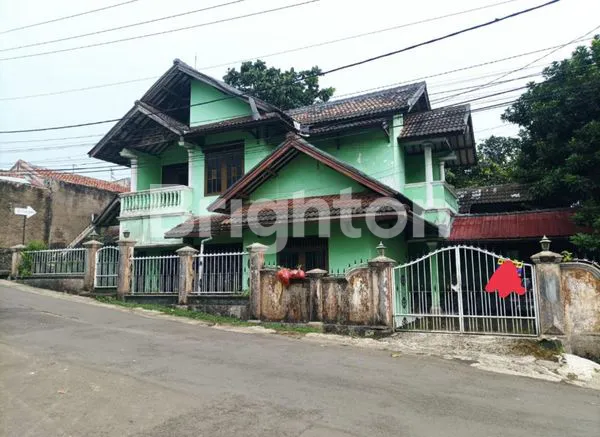 image RUMAH DUA LANTAI DI PINGGIR JALAN RAYA SIAP HUNI (1)