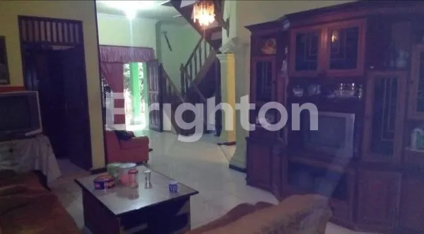 image RUMAH DUA LANTAI DI PINGGIR JALAN RAYA SIAP HUNI (3)