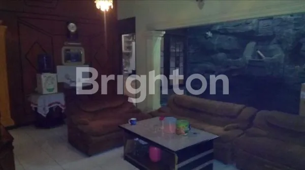 image RUMAH DUA LANTAI DI PINGGIR JALAN RAYA SIAP HUNI (5)