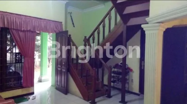 image RUMAH DUA LANTAI DI PINGGIR JALAN RAYA SIAP HUNI (6)