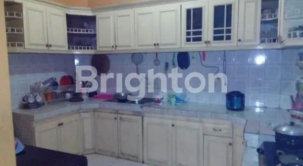 image RUMAH DUA LANTAI DI PINGGIR JALAN RAYA SIAP HUNI (8)