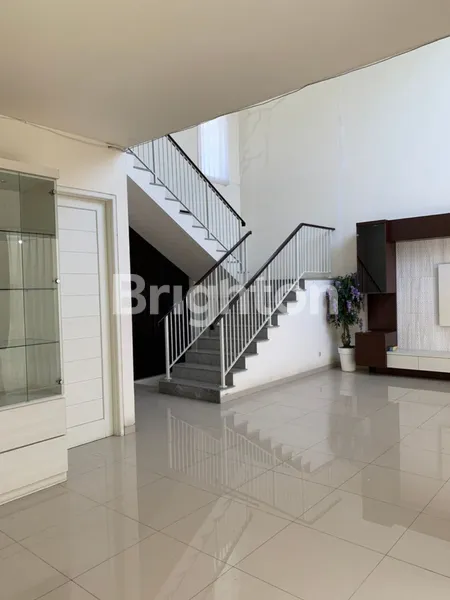 image RUMAH ALAM GALAXY CLUSTER REVENALA GALERY SURABAYA (6)