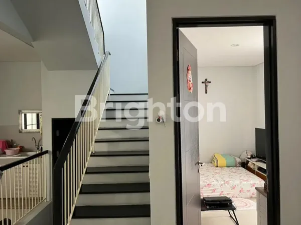 image OAKWOOD CITRALAND SURABAYA RUMAH SIAP HUNI LOKASI NYAMAN AMAN TENTRAM (3)