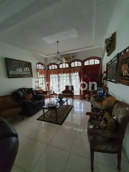 image RUMAH HOOK BABATAN PANTAI JALAN UTAMA (4)
