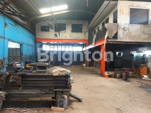 GUDANG PINGGIR JALAN