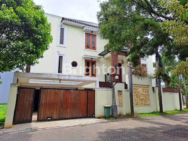 image RUMAH MEWAH 3 LANTAI DI PERMATA JINGGA SUHAT (1)