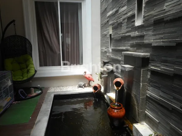 image RUMAH MEWAH 3 LANTAI DI PERMATA JINGGA SUHAT (4)