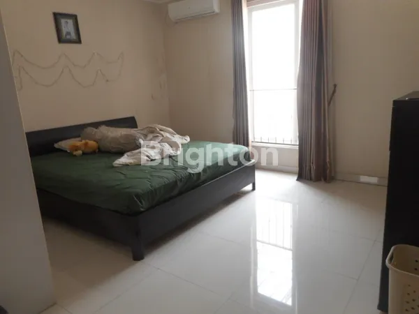 image RUMAH MEWAH 3 LANTAI DI PERMATA JINGGA SUHAT (5)