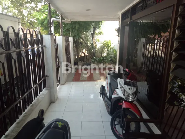 image RUMAH 2 LT DI SIMOKERTO SURABAYA  (6)